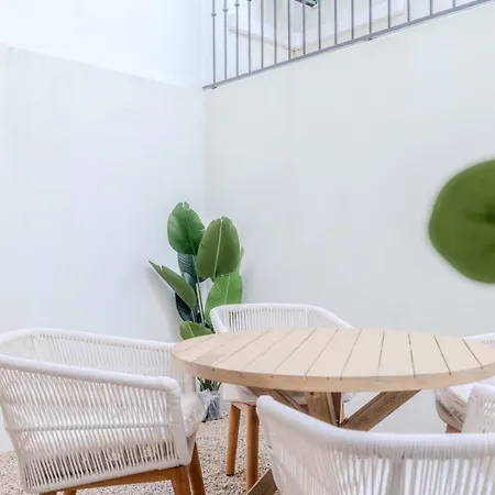 Stylish 2br With Ac & Terrace | By Airnest Apartamento