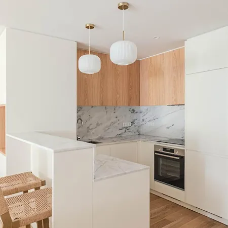 Stylish 2br With Ac & Terrace | By Airnest Appartamento Lisbona