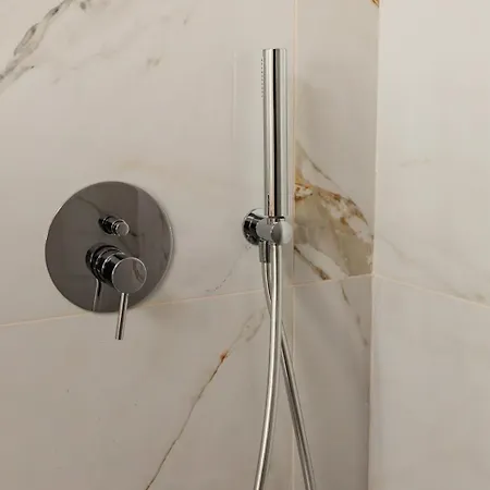 Stylish 2br With Ac & Terrace | By Airnest