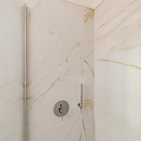 Апартаменты Stylish 2br With Ac & Terrace | By Airnest *