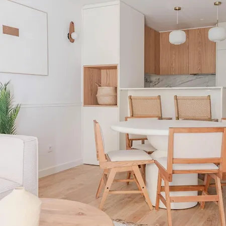 Lejlighed Stylish 2br With Ac & Terrace | By Airnest