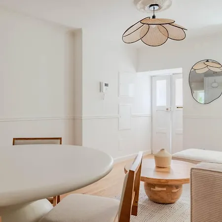 Stylish 2br With Ac & Terrace | By Airnest * Lisbon