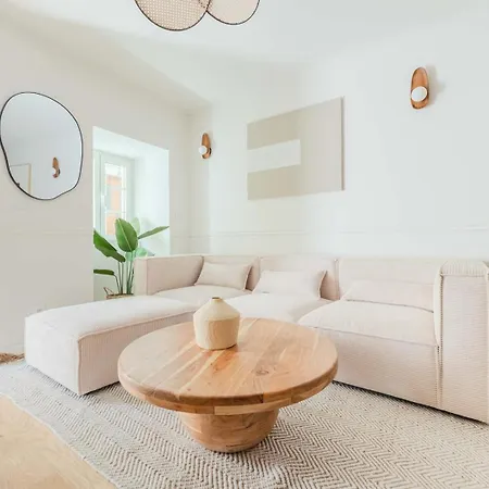 Stylish 2br With Ac & Terrace | By Airnest Apartment