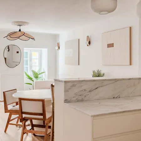 Stylish 2br With Ac & Terrace | By Airnest Apartment *