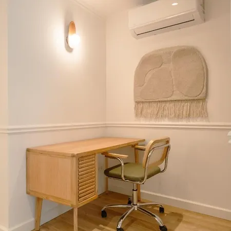 Апартаменты Stylish 2br With Ac & Terrace | By Airnest *