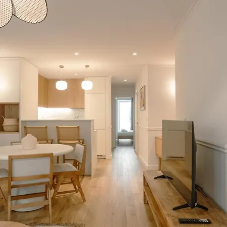 Stylish 2br With Ac & Terrace | By Airnest Lejlighed Lisboa