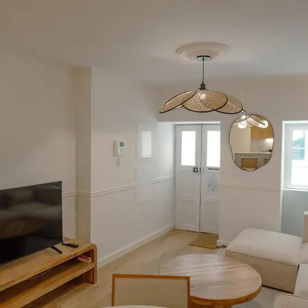 Apartment Stylish 2br With Ac & Terrace | By Airnest *