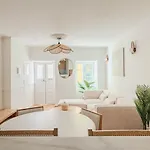 Stylish 2br With Ac & Terrace | By Airnest Apartament *