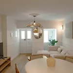Stylish 2br With Ac & Terrace | By Airnest Lizbona