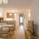 Stylish 2br With Ac & Terrace | By Airnest Apartament Lizbona