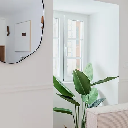 Stylish 2br With Ac & Terrace | By Airnest شقة