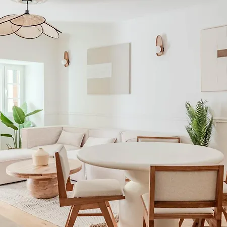 Stylish 2br With Ac & Terrace | By Airnest Apartament
