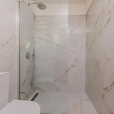 Stylish 2br With Ac & Terrace | By Airnest