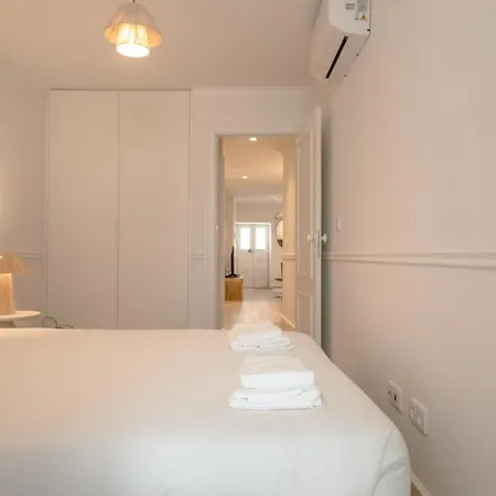 Stylish 2br With Ac & Terrace | By Airnest Lisboa